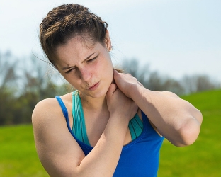 woman with shoulder pain after running
